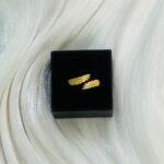 Ethereal Feather Contour Gold Ring