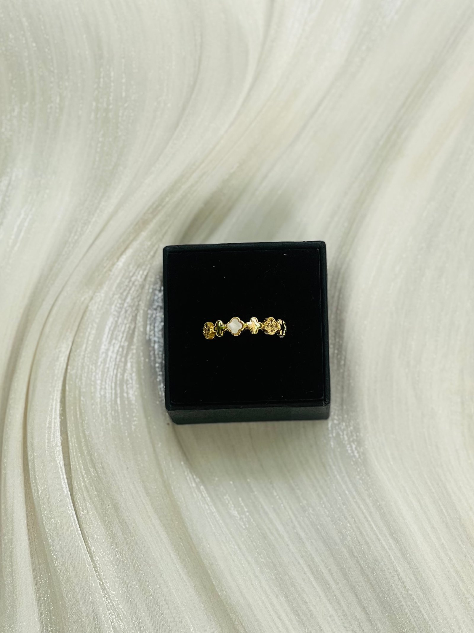 IMG_9853 Alhambra Mother-of-Pearl Multi-Clover Gold Ring - Image 1
